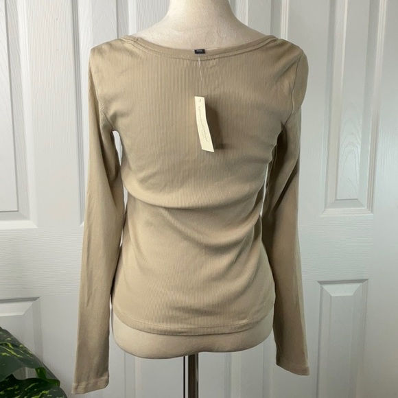 Universal Thread Beige Ribbed Long Sleeve
Top Various Sizes - Picture 5 of 8
